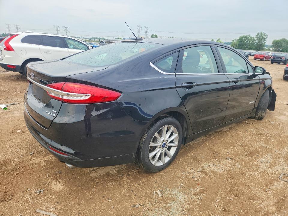 Photo 3 from auction – 2017 FORD FUSION with VIN 3FA6P0LU2HR310091