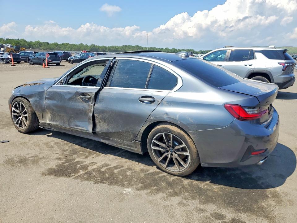 Photo 2 from auction – 2022 BMW 330XI with VIN 3MW5R7J04N8C71768