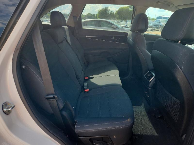 Photo 11 from auction – 2016 KIA SORENTO with VIN 5XYPG4A30GG063811