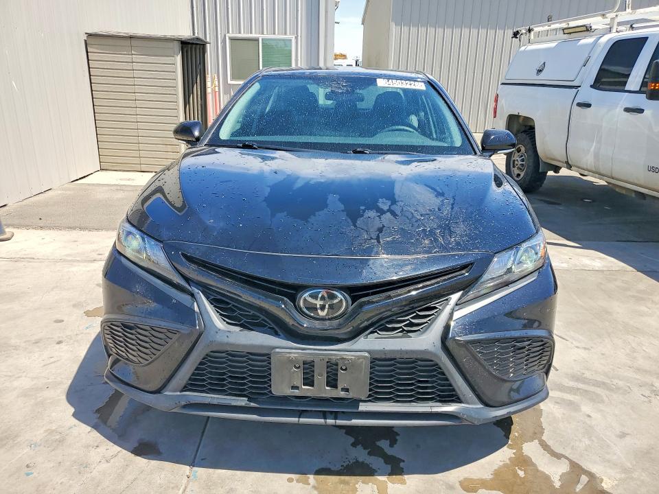 Photo 5 from auction – 2022 TOYOTA CAMRY with VIN 4T1G11AK5NU687537