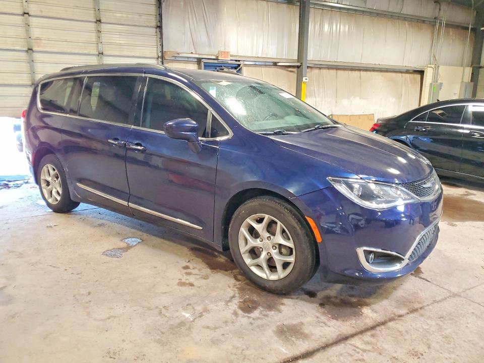 Photo 4 from auction – 2017 CHRYSLER PACIFICA with VIN 2C4RC1BG0HR756752