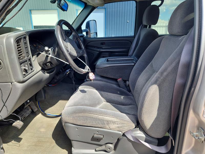 Photo 7 from auction – 2005 CHEVROLET SILVERADO with VIN 1GCJK33275F960255