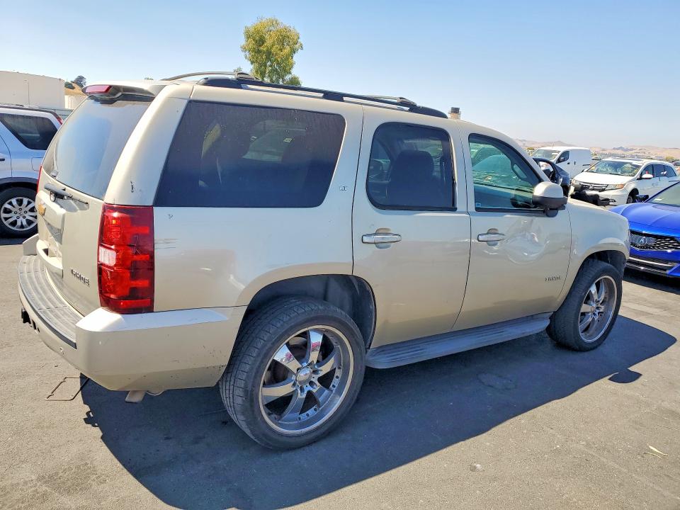 Photo 3 from auction – 2013 CHEVROLET TAHOE with VIN 1GNSCBE02DR183432