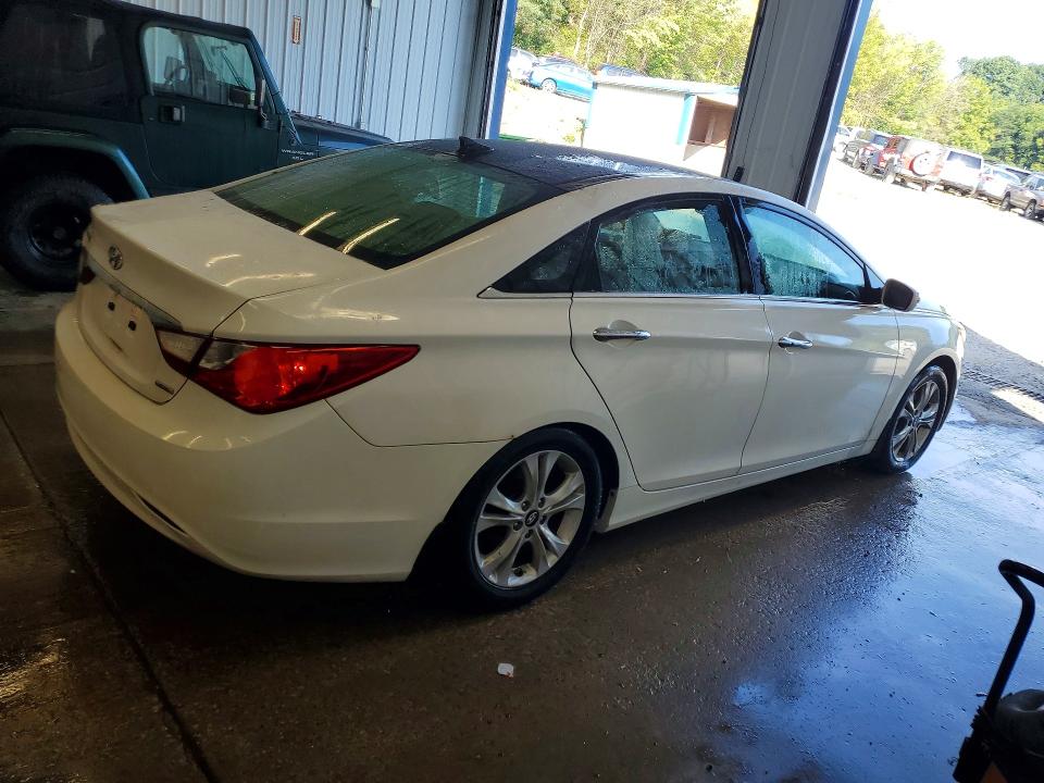 Photo 3 from auction – 2013 HYUNDAI SONATA with VIN 5NPEC4AC2DH651135