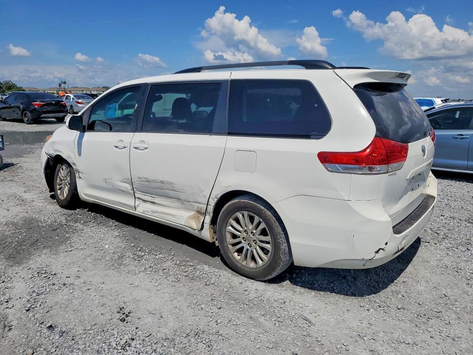 Photo 2 from auction – 2014 TOYOTA SIENNA with VIN 5TDYK3DC7ES455550