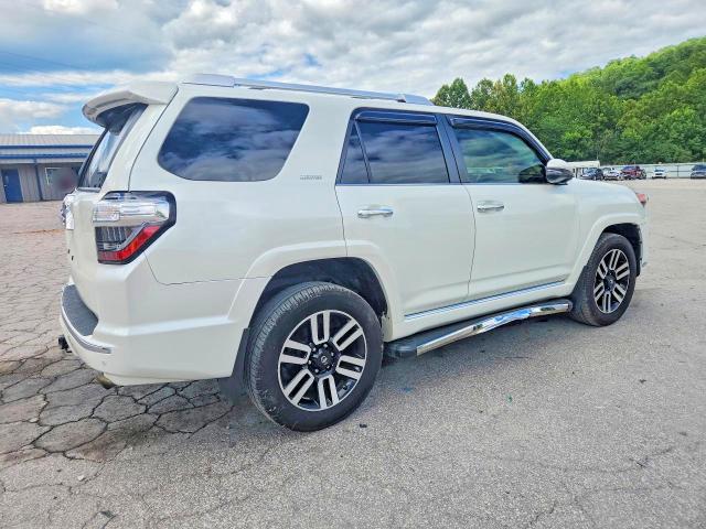 Photo 3 from auction – 2018 TOYOTA 4RUNNER with VIN JTEBU5JR2J5600686
