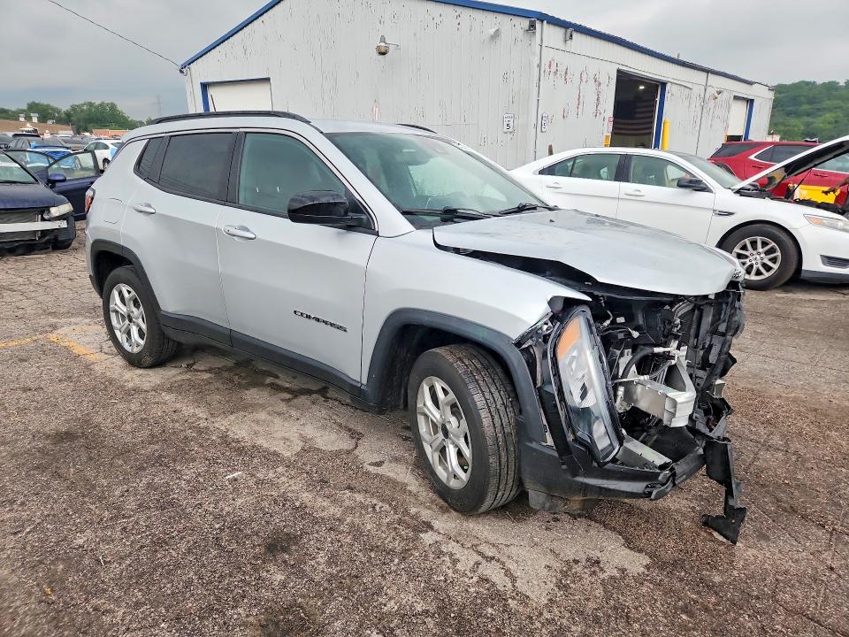 Photo 4 from auction – 2025 JEEP COMPASS with VIN 3C4NJDBN6ST515061