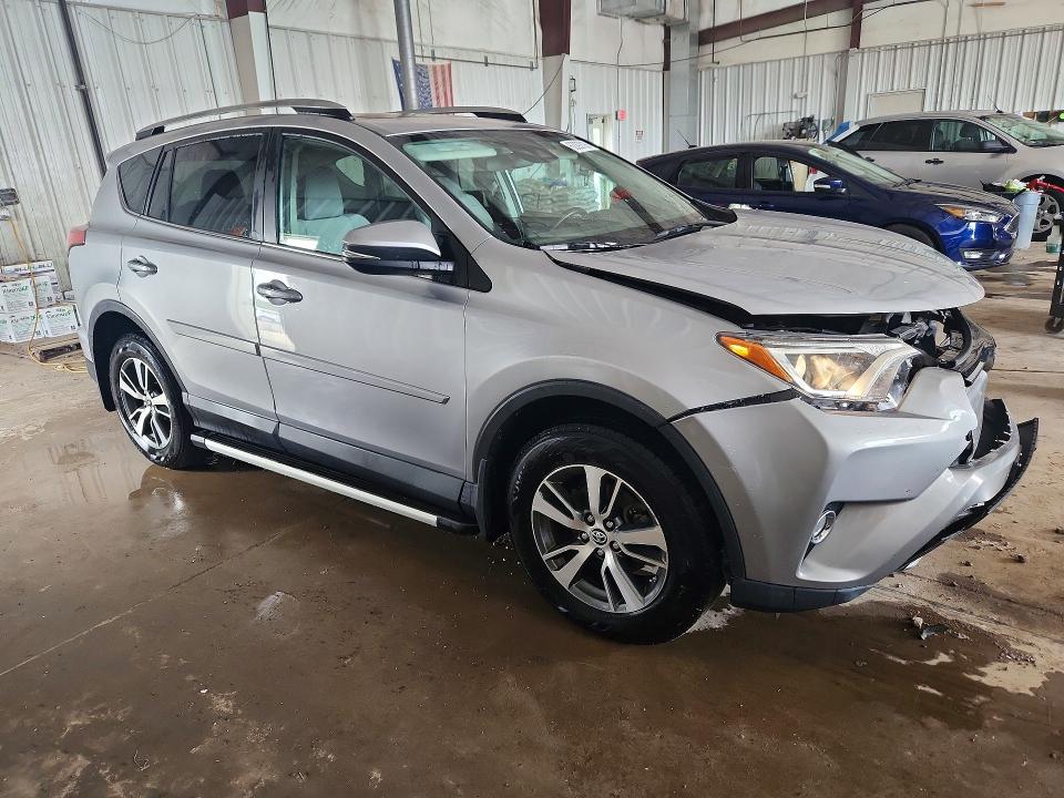 Photo 4 from auction – 2017 TOYOTA RAV4 with VIN 2T3RFREV8HW576831