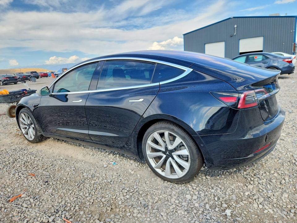 Foto 2 de la subasta – 2018 TESLA MODEL 3 con VIN 5YJ3E1EA1JF176435