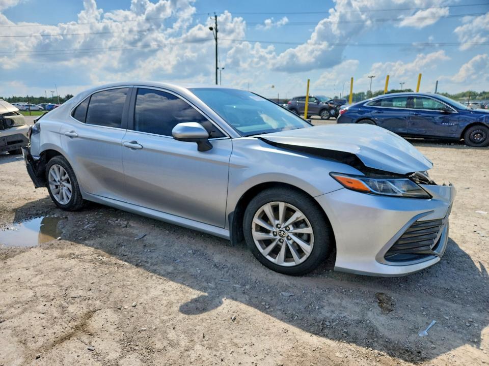 Снимка 4 от търг – 2022 TOYOTA CAMRY с VIN 4T1C11AK2NU647222