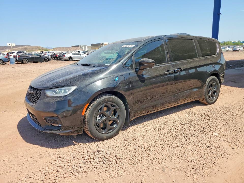 CHRYSLER PACIFICA 2022 with VIN 2C4RC1S76NR211232 - Photo from auction