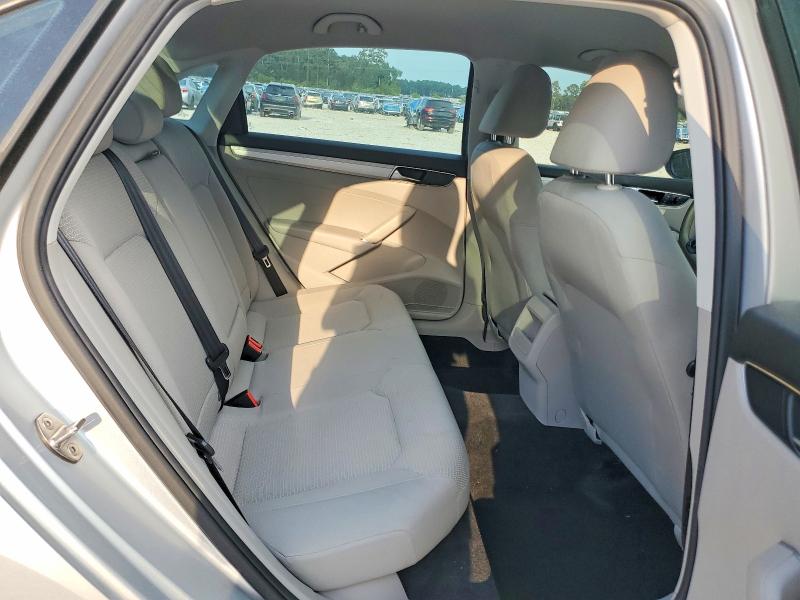Photo 10 from auction – 2018 VOLKSWAGEN PASSAT with VIN 1VWAA7A32JC033372