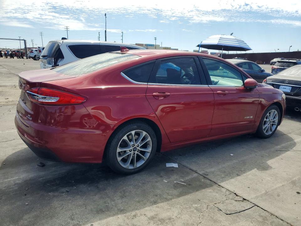 Photo 3 from auction – 2019 FORD FUSION with VIN 3FA6P0LU6KR242417