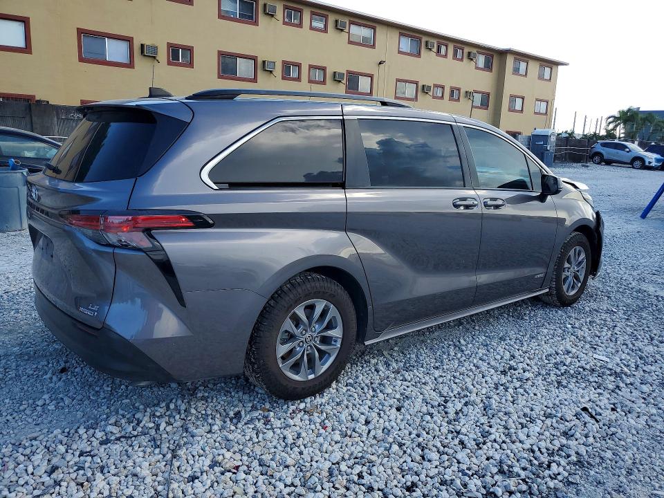 Photo 3 from auction – 2021 TOYOTA SIENNA with VIN 5TDKRKECXMS073909