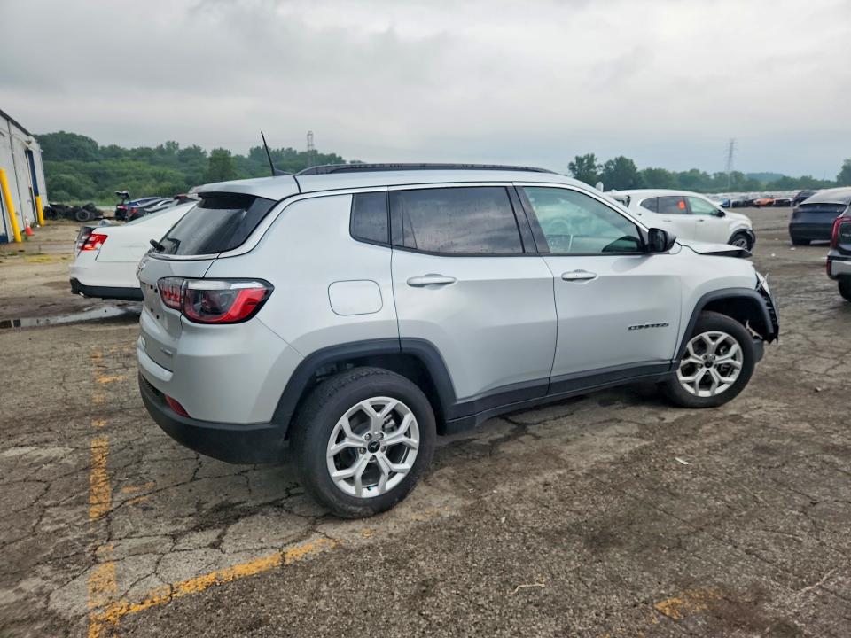 Photo 3 from auction – 2025 JEEP COMPASS with VIN 3C4NJDBN6ST515061