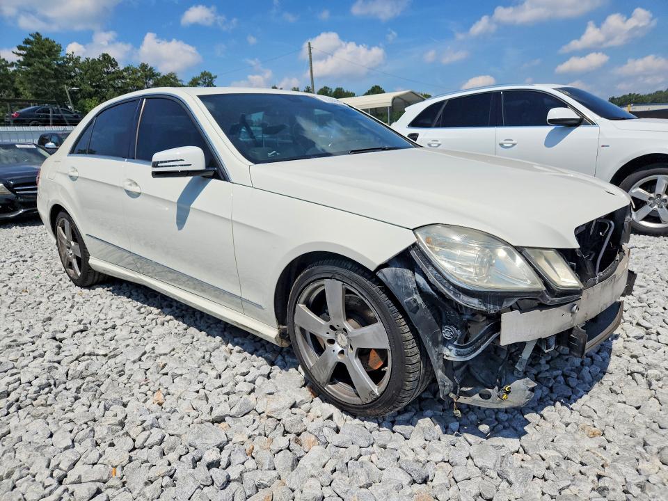 Photo 4 from auction – 2010 MERCEDES-BENZ E with VIN WDDHF5GB1AA114774