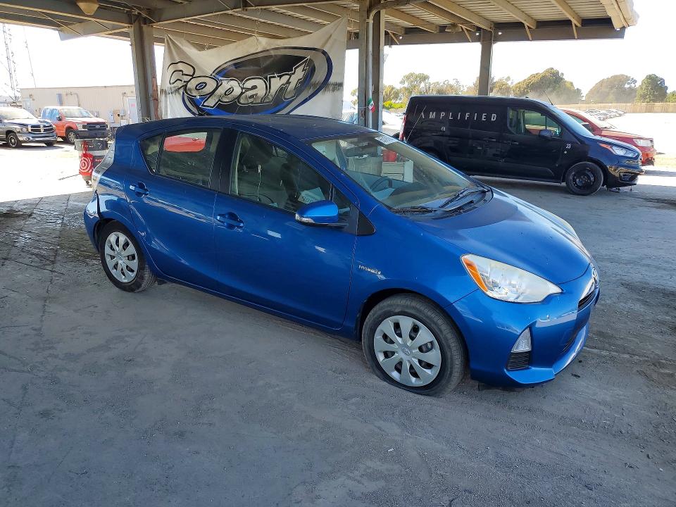 Photo 4 from auction – 2012 TOYOTA PRIUS C with VIN JTDKDTB33C1501744