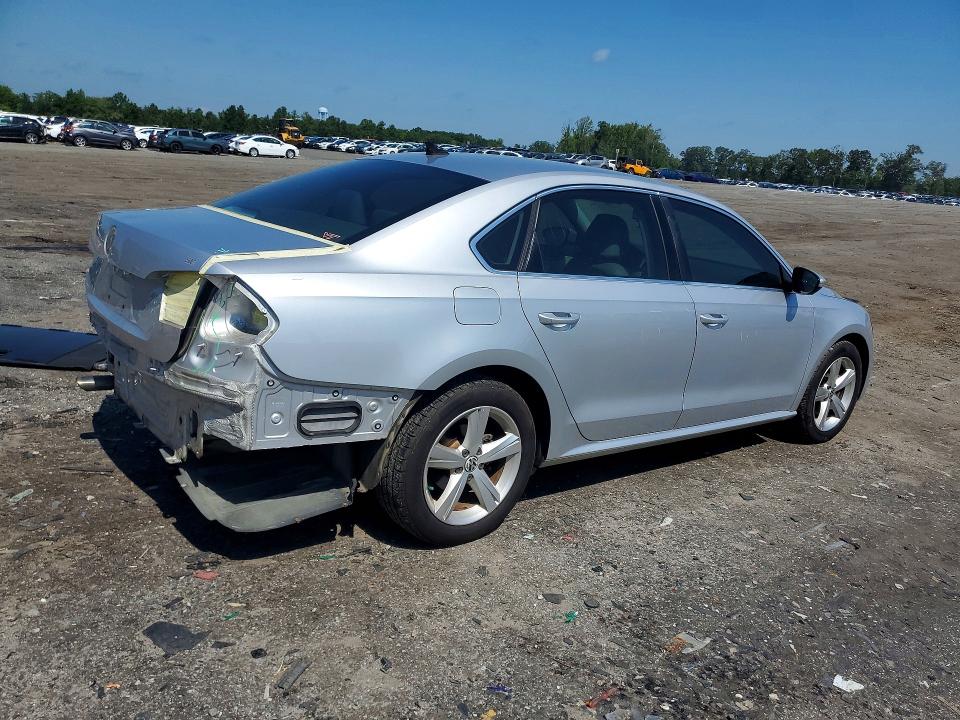 Photo 3 from auction – 2012 VOLKSWAGEN PASSAT with VIN 1VWBP7A30CC073102