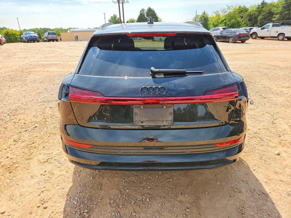 Photo 6 from auction – 2022 AUDI E-TRON with VIN WA1AAAGE5NB045966