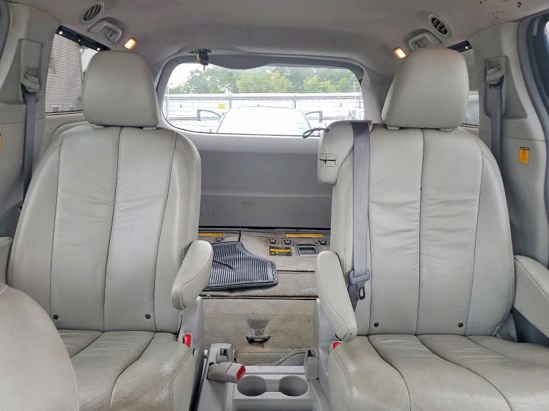 Photo 10 from auction – 2011 TOYOTA SIENNA with VIN 5TDYK3DC4BS172776