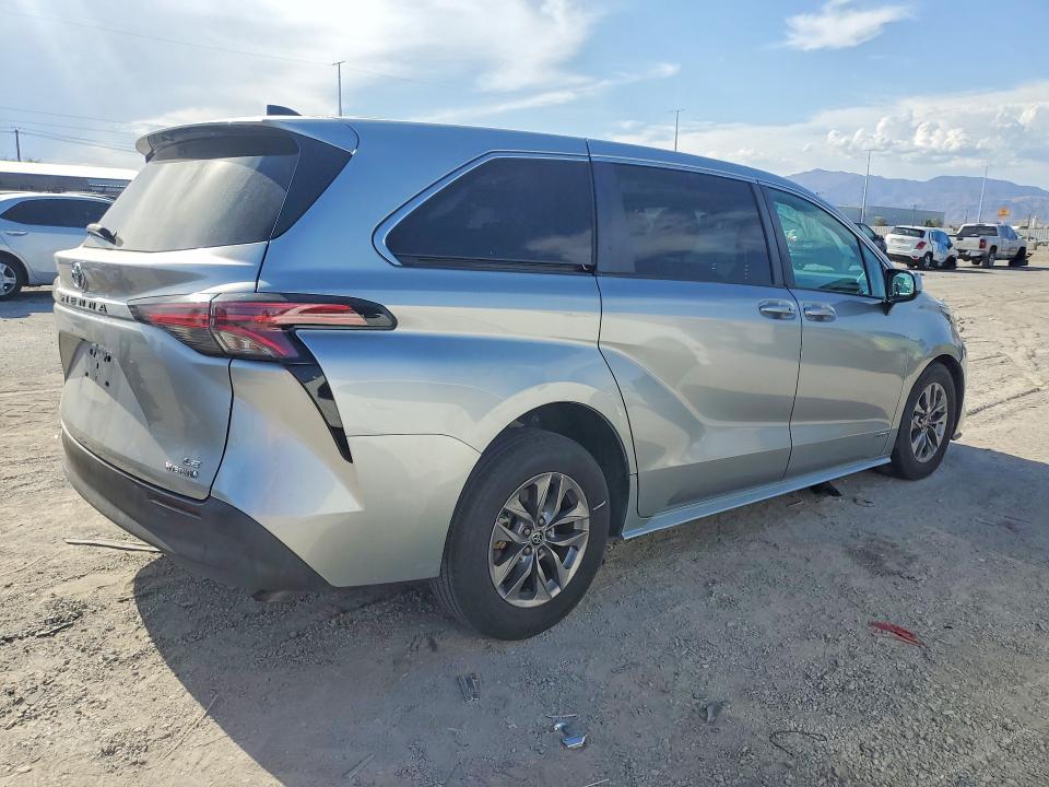 Photo 3 from auction – 2021 TOYOTA SIENNA with VIN 5TDKRKECXMS046323