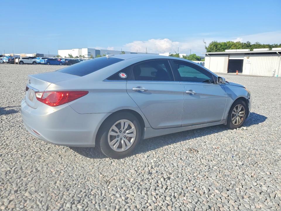 Photo 3 from auction – 2011 HYUNDAI SONATA with VIN 5NPEB4AC6BH299886