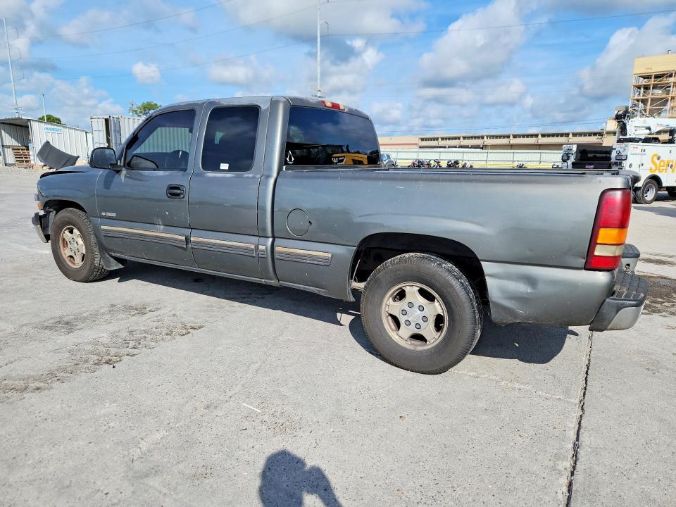 Photo 2 from auction – 2002 CHEVROLET SILVERADO with VIN 2GCEC19TX21371934
