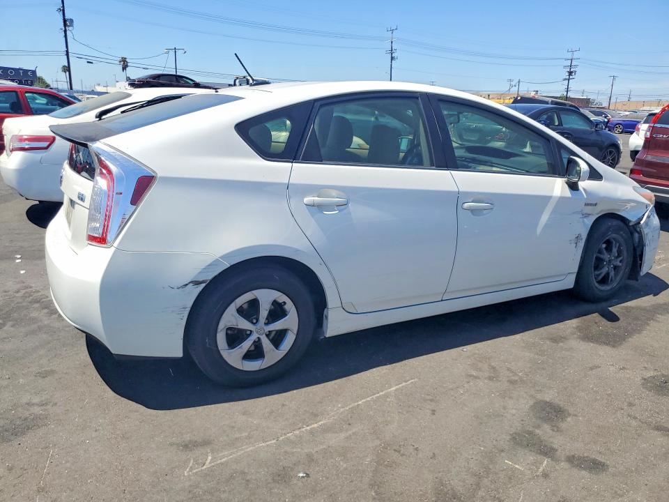 Photo 3 from auction – 2014 TOYOTA PRIUS with VIN JTDKN3DU2E0369748