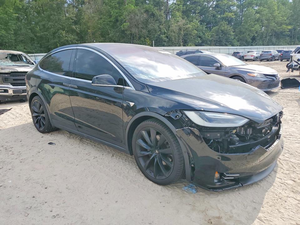 Фото 4 с аукциона – 2017 TESLA MODEL X с VIN 5YJXCDE28HF031081