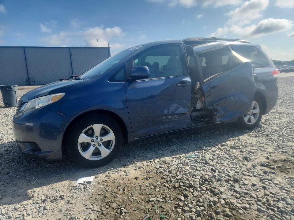 2014 TOYOTA SIENNA - Търг №64960506