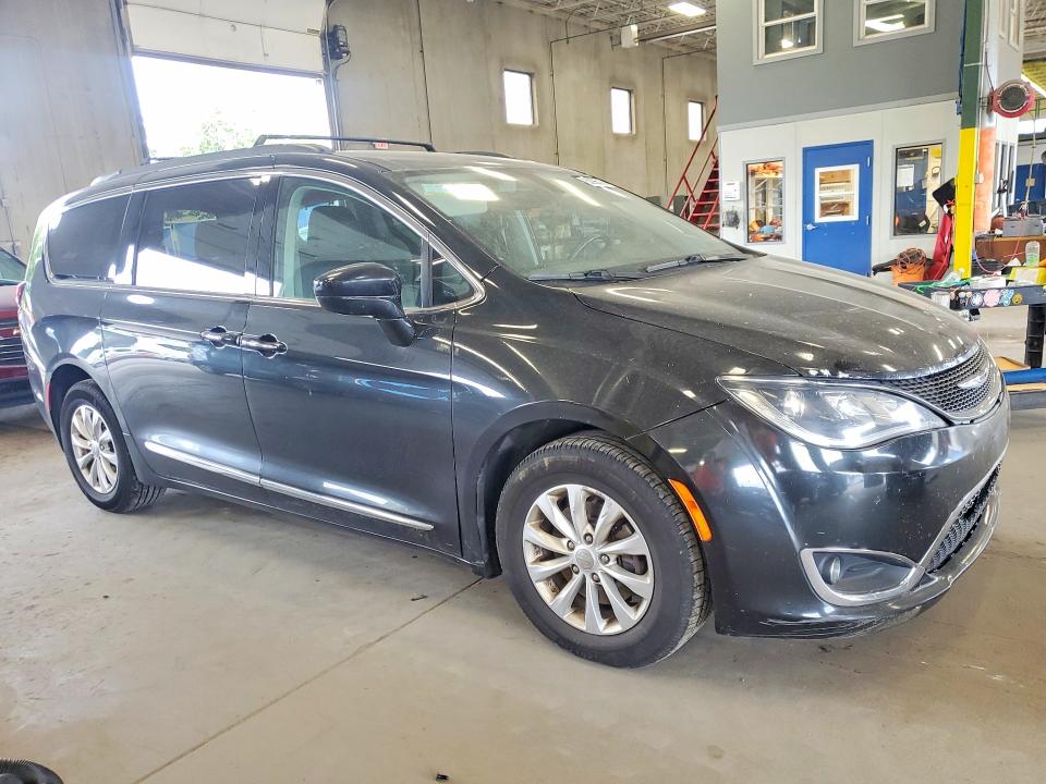 Photo 4 from auction – 2017 CHRYSLER PACIFICA with VIN 2C4RC1BG2HR759135