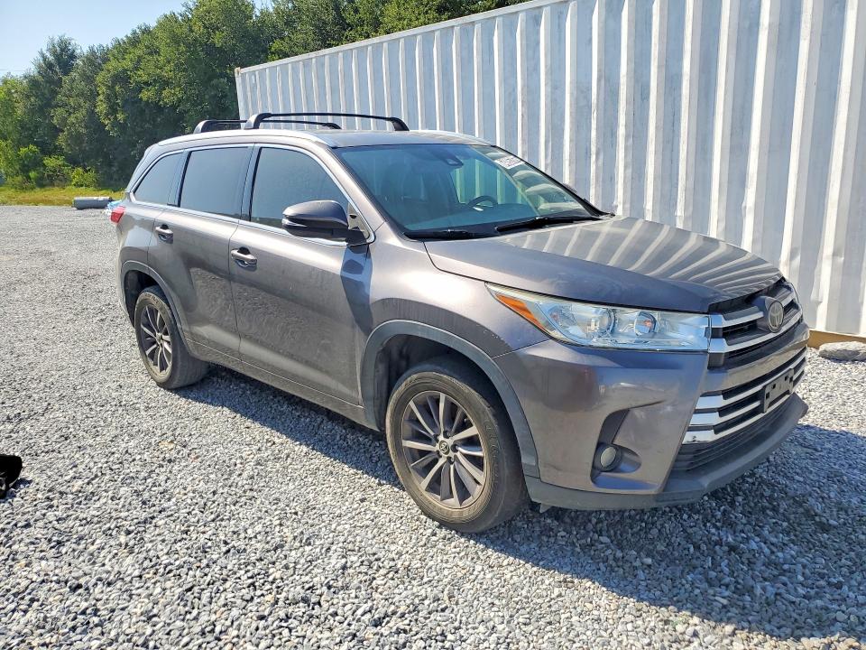 Photo 4 from auction – 2018 TOYOTA HIGHLANDER with VIN 5TDKZRFH5JS534822