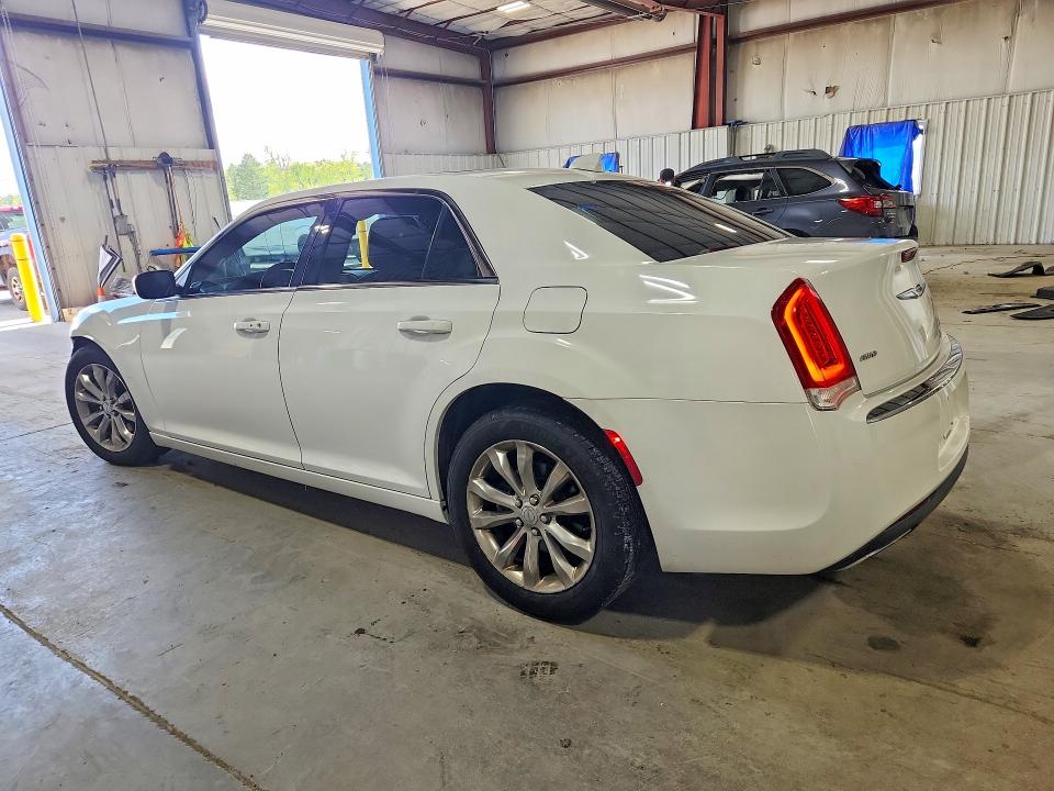 Foto 2 de la subasta – 2015 CHRYSLER 300 con VIN 2C3CCARG3FH808393