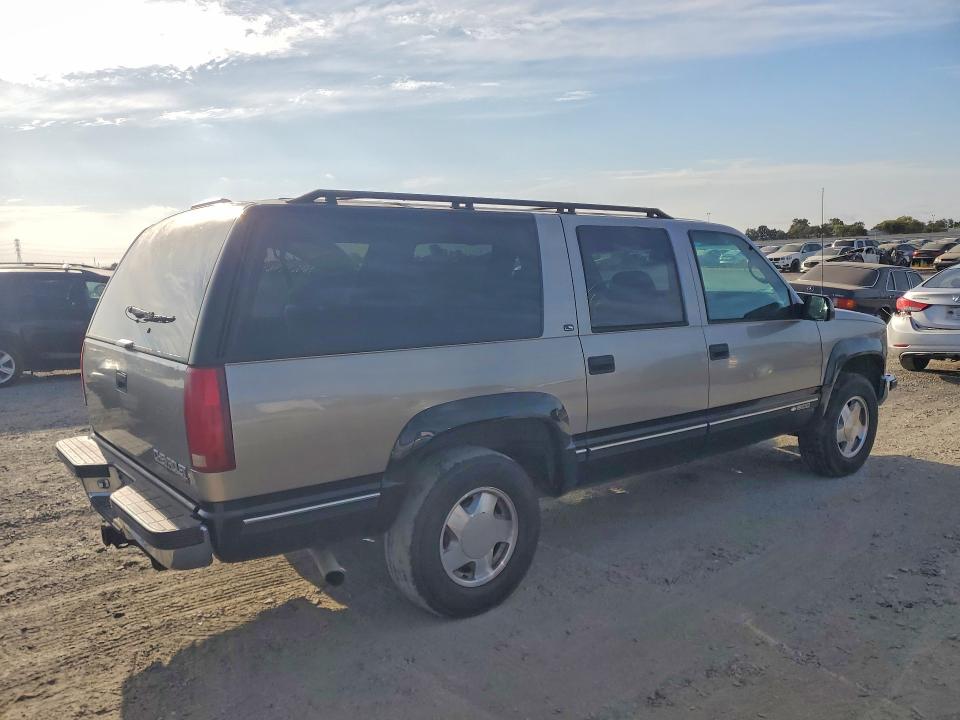 Photo 3 from auction – 1998 CHEVROLET SUBURBAN with VIN 1GNFK16R7WJ378326