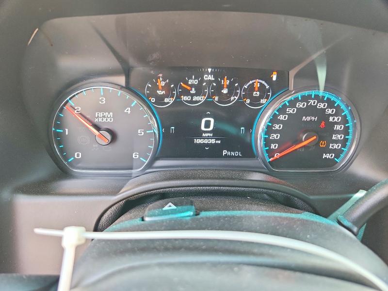 Photo 9 from auction – 2017 CHEVROLET SUBURBAN with VIN 1GNSKHKC1HR340992