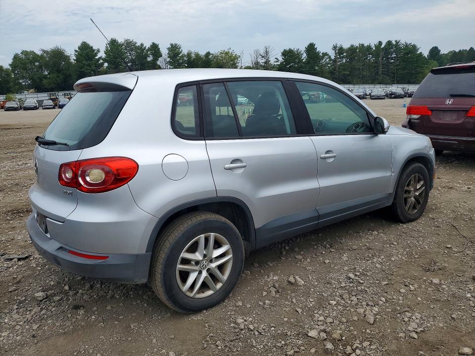 Photo 3 from auction – 2011 VOLKSWAGEN TIGUAN with VIN WVGAV7AX2BW521503