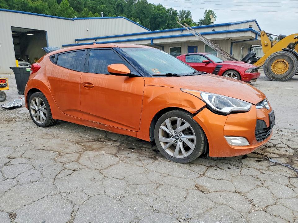 Photo 4 from auction – 2017 HYUNDAI VELOSTER with VIN KMHTC6AD5HU309844