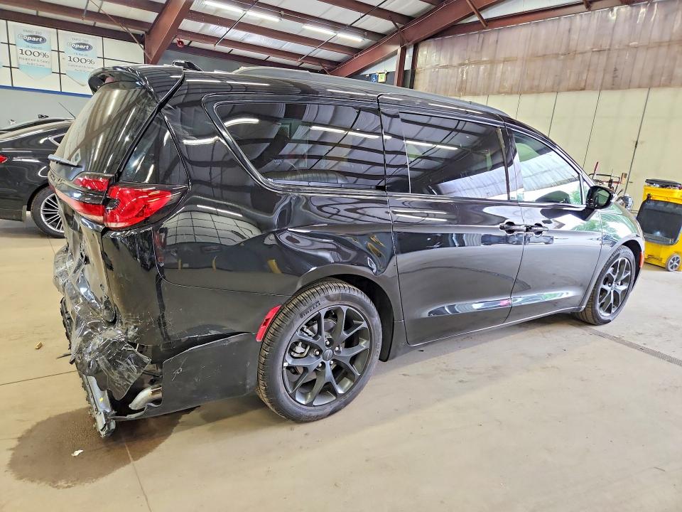 Photo 3 from auction – 2027 CHRYSLER PACIFICA with VIN 2C4RC1GG7VR579217