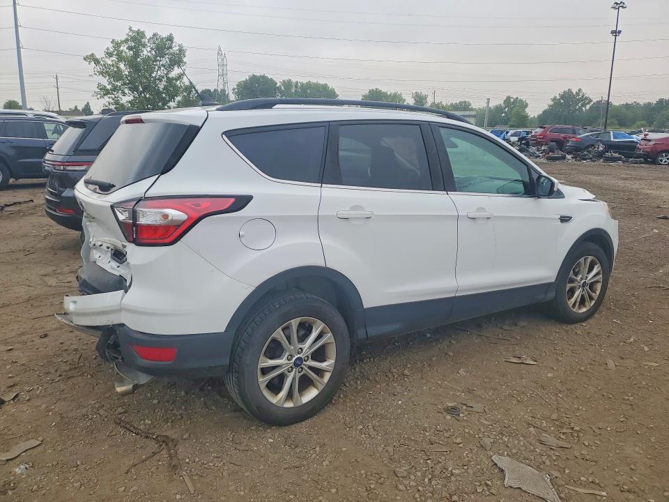 Photo 3 from auction – 2018 FORD ESCAPE with VIN 1FMCU0GD7JUC57446