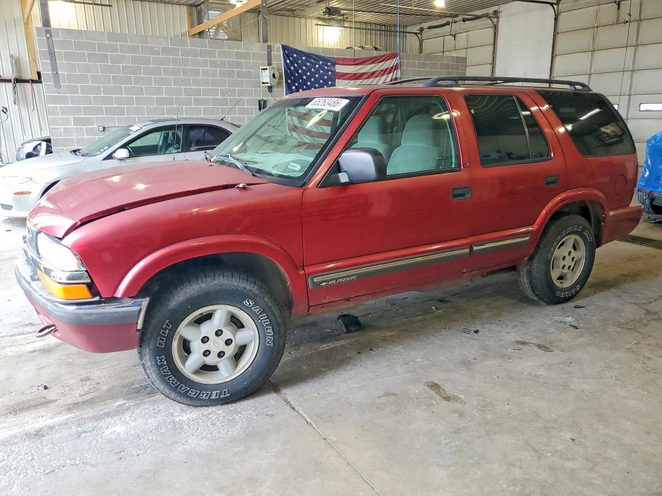 CHEVROLET BLAZER 2000 with VIN 1GNDT13W2Y2341941 - Photo from auction