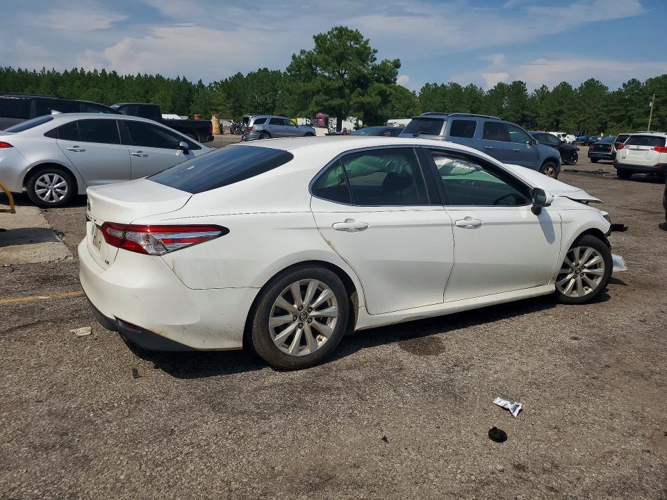 Photo 3 from auction – 2018 TOYOTA CAMRY with VIN 4T1B11HK9JU522262