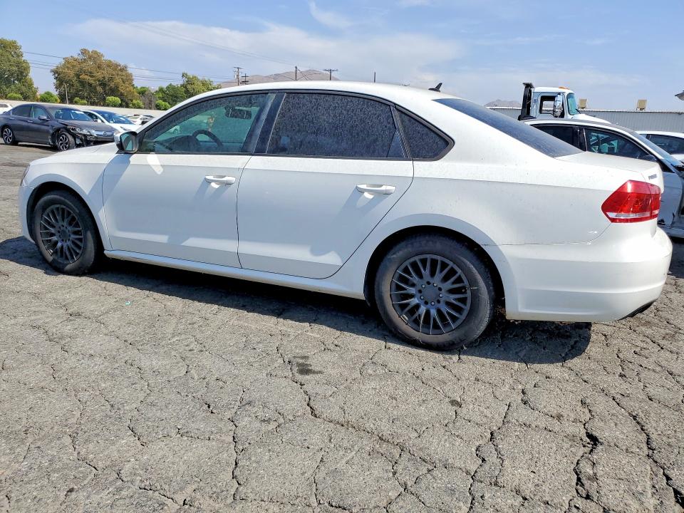 Photo 2 from auction – 2014 VOLKSWAGEN PASSAT with VIN 1VWAT7A30EC050199