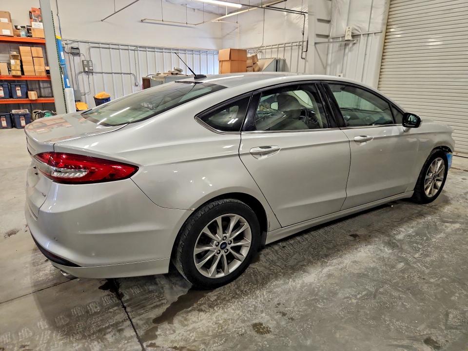Photo 3 from auction – 2017 FORD FUSION with VIN 3FA6P0H71HR383228