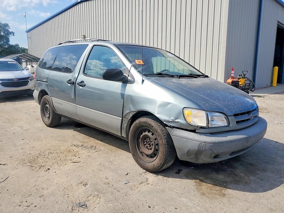 Photo 4 from auction – 2000 TOYOTA SIENNA with VIN 4T3ZF13C8YU179705