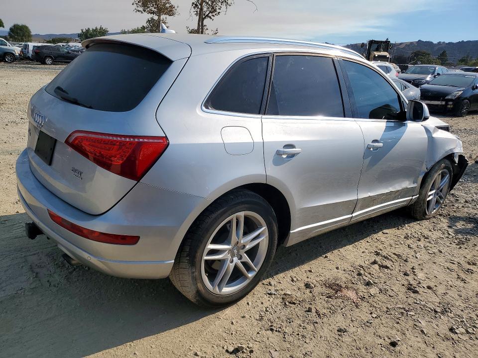 Zdjęcie 3 z aukcji – 2012 AUDI Q5 z VIN WA1LFAFPXCA127644