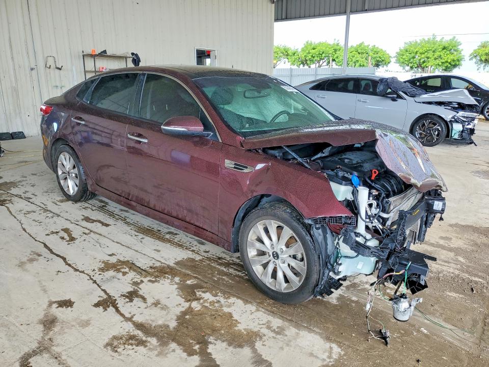 Photo 4 from auction – 2017 KIA OPTIMA with VIN 5XXGU4L30HG171678