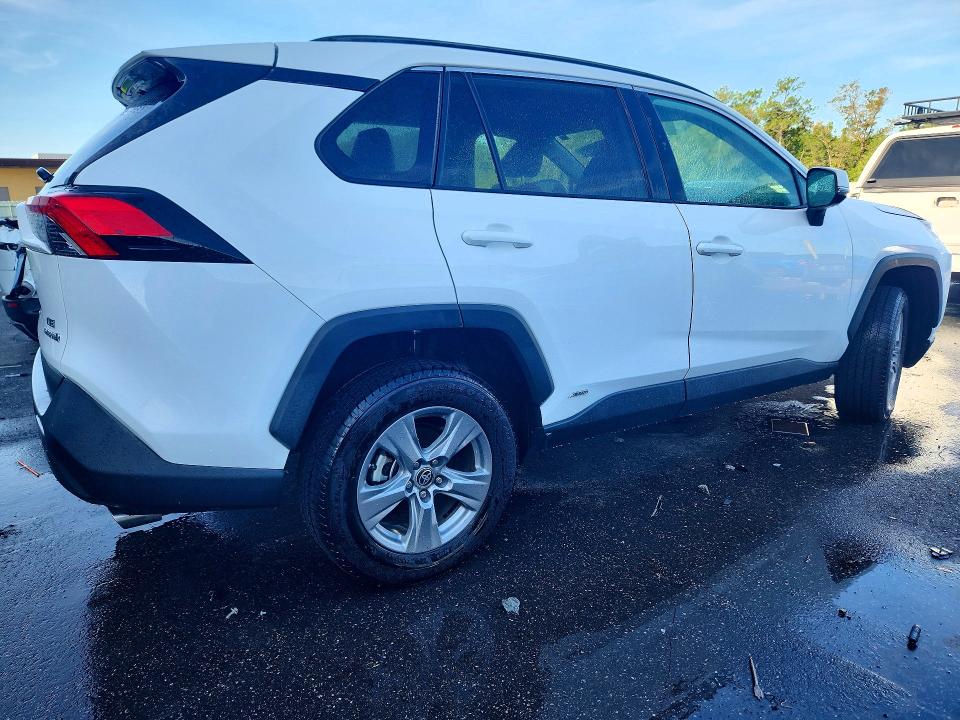 Photo 3 from auction – 2023 TOYOTA RAV4 with VIN 4T3MWRFV9PU088477