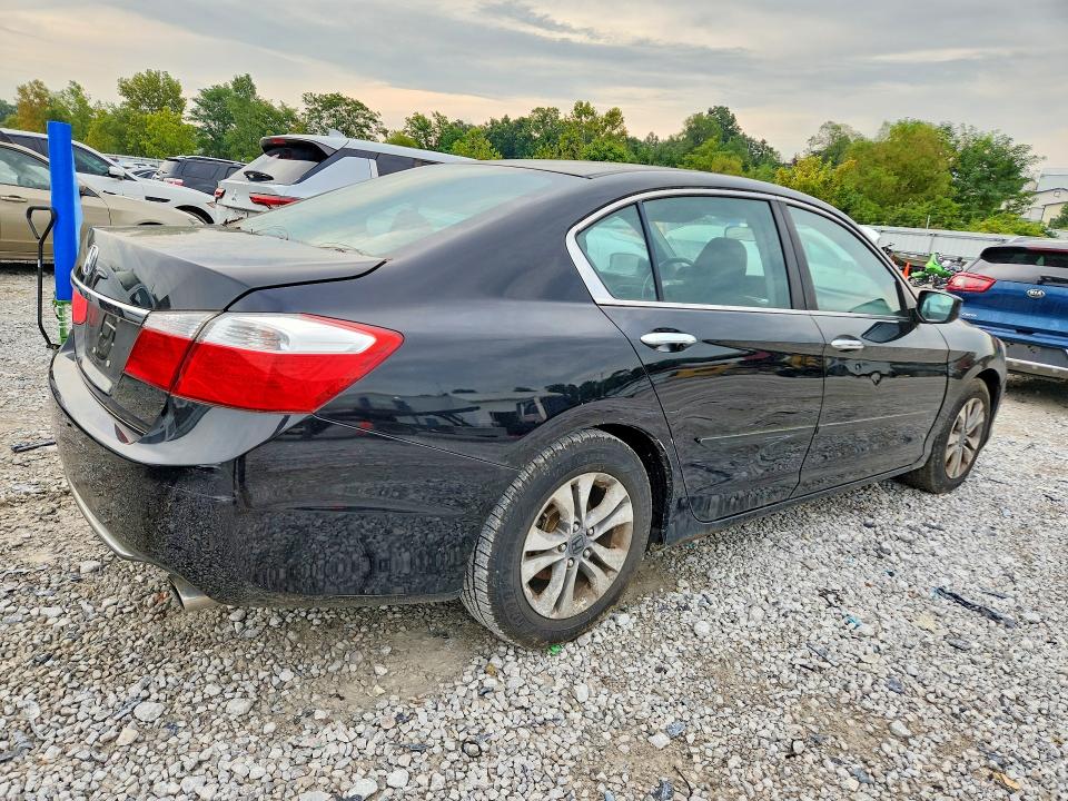 Photo 3 from auction – 2014 HONDA ACCORD with VIN 1HGCR2F32EA230030