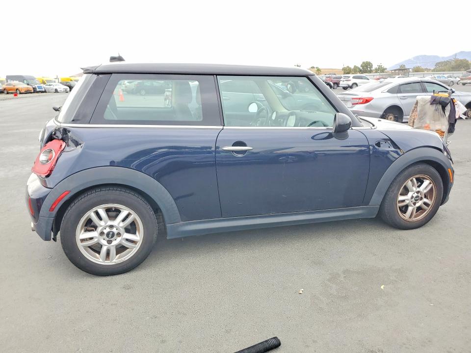 Photo 3 from auction – 2012 MINI COOPER with VIN WMWSU3C58CT541836