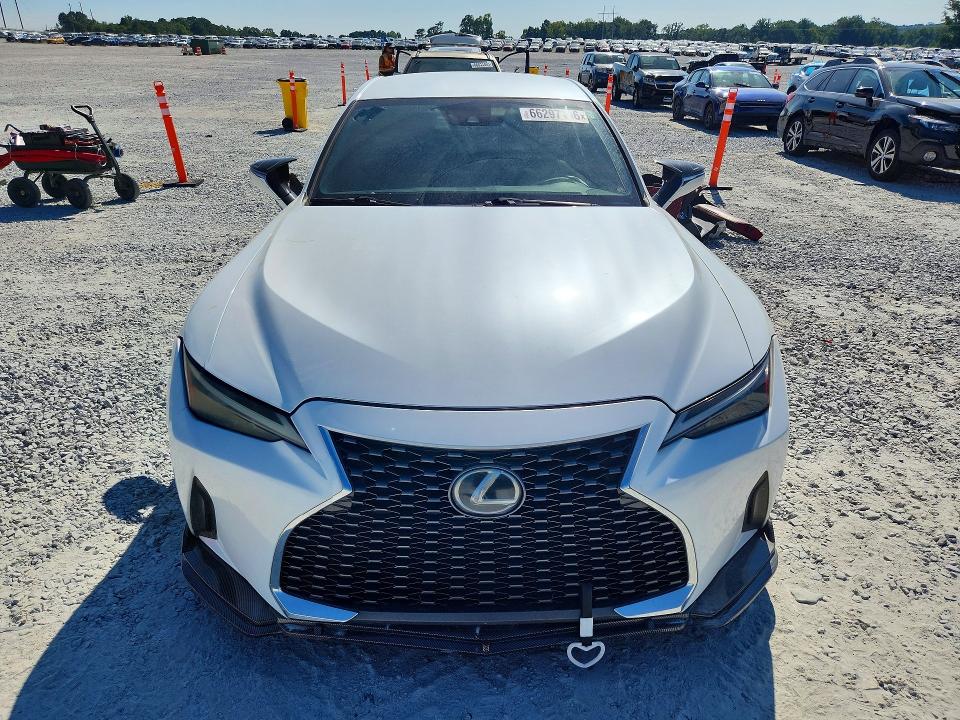 Photo 5 from auction – 2021 LEXUS IS with VIN JTHAA1D21M5114650